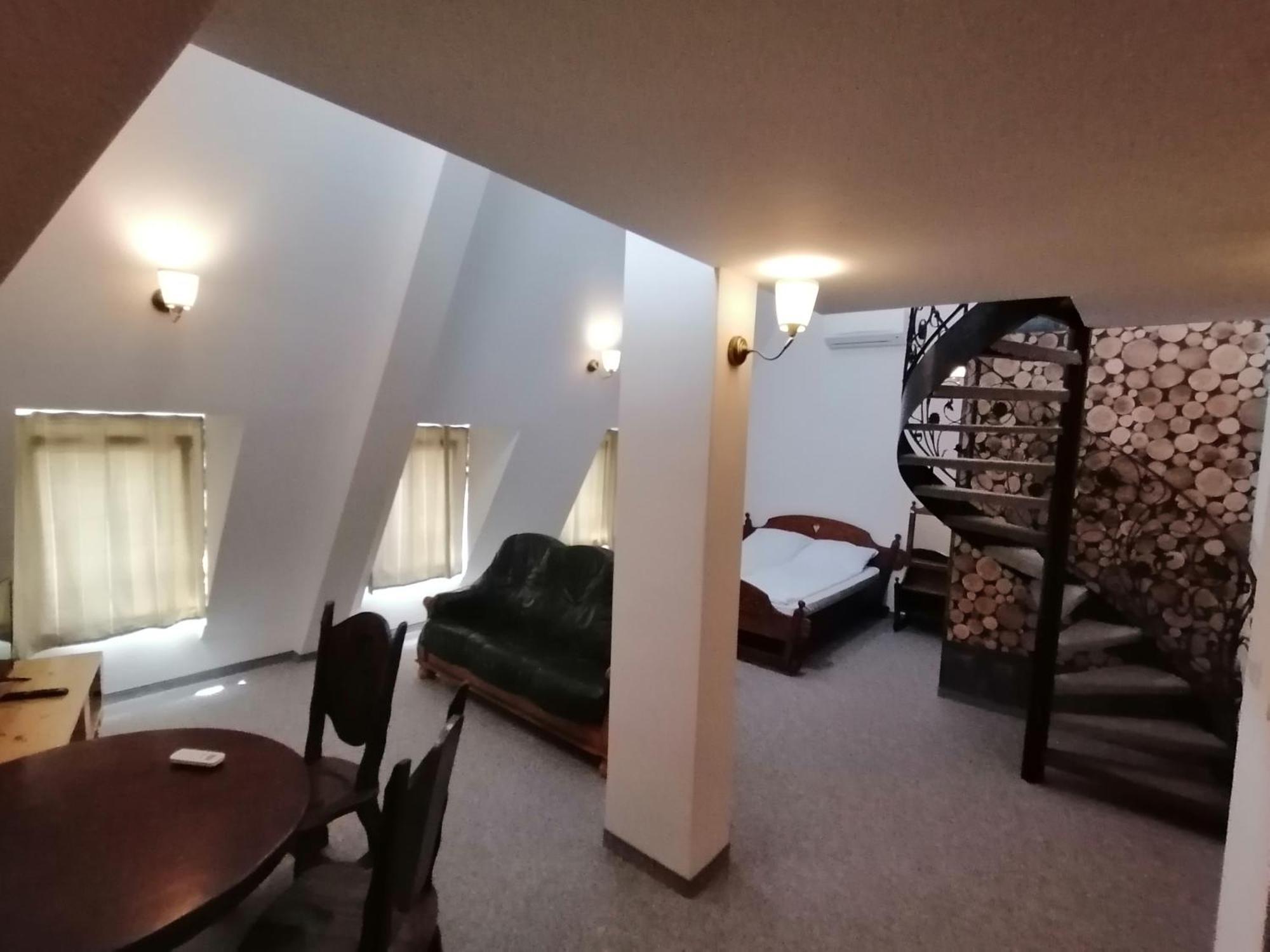 Hotel Aristokrat Обзор Екстер'єр фото