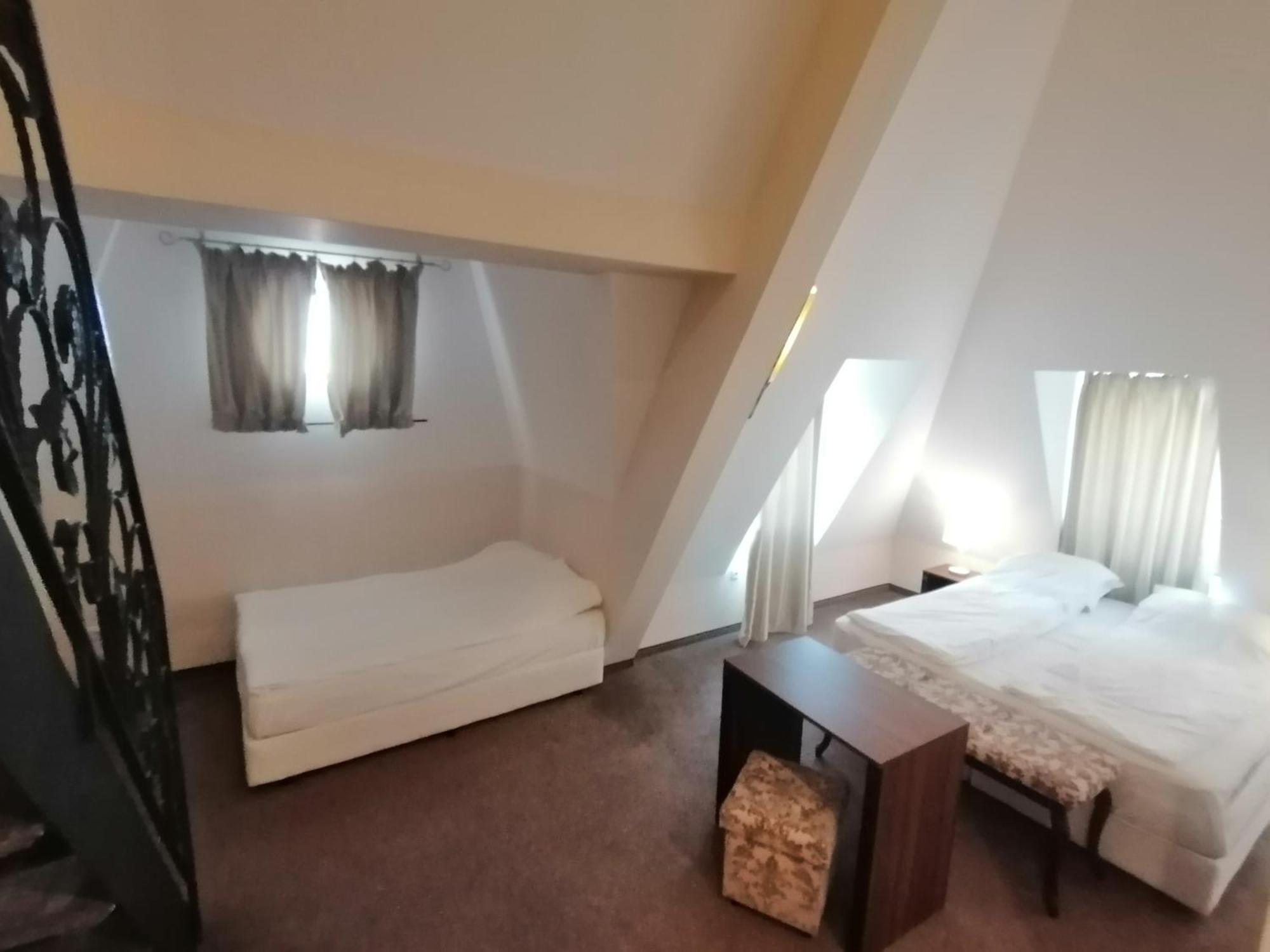 Hotel Aristokrat Обзор Екстер'єр фото