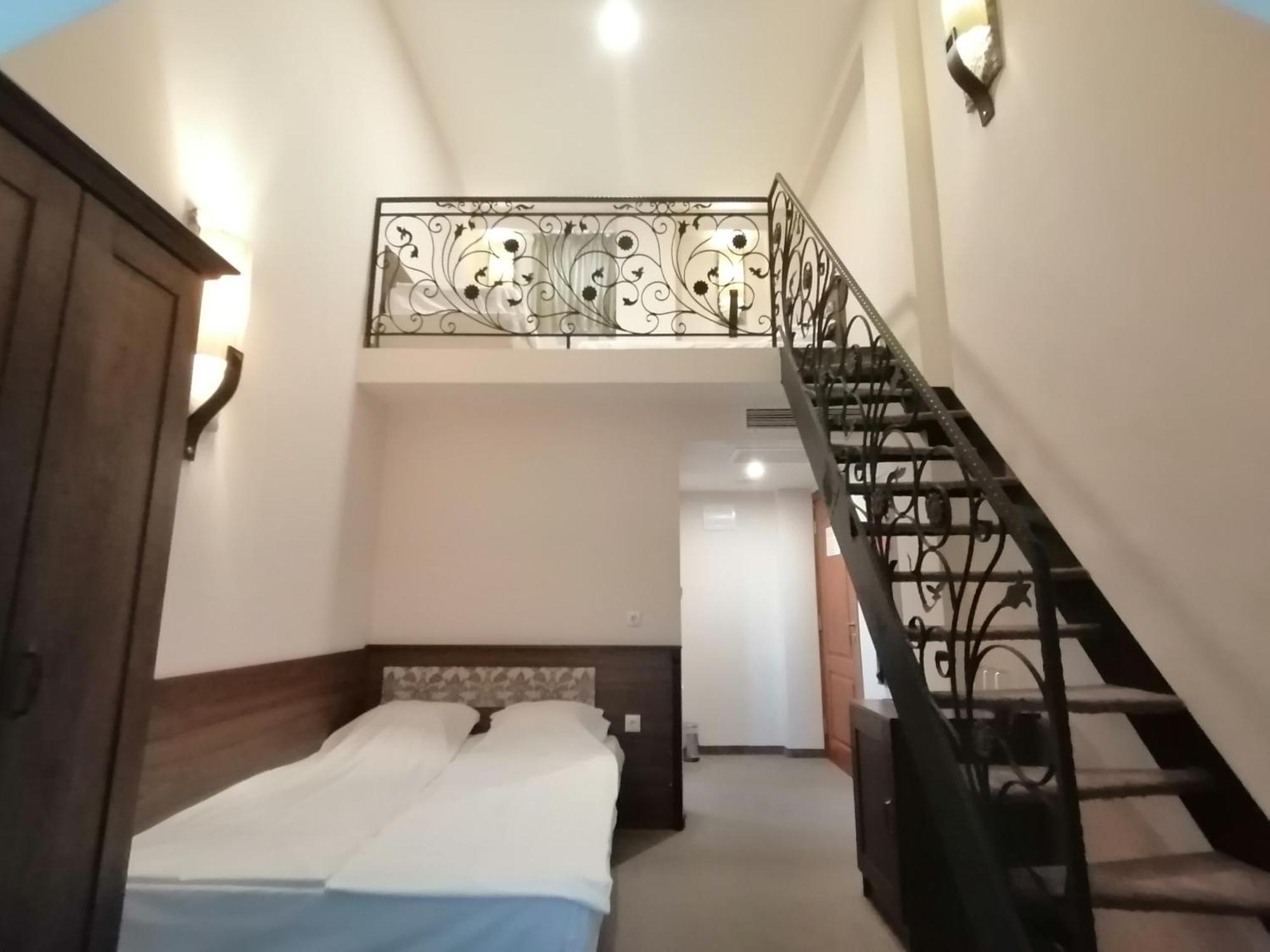 Hotel Aristokrat Обзор Екстер'єр фото