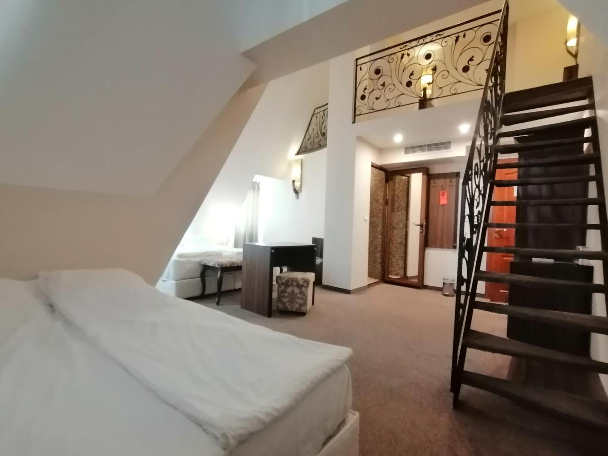 Hotel Aristokrat Обзор Екстер'єр фото