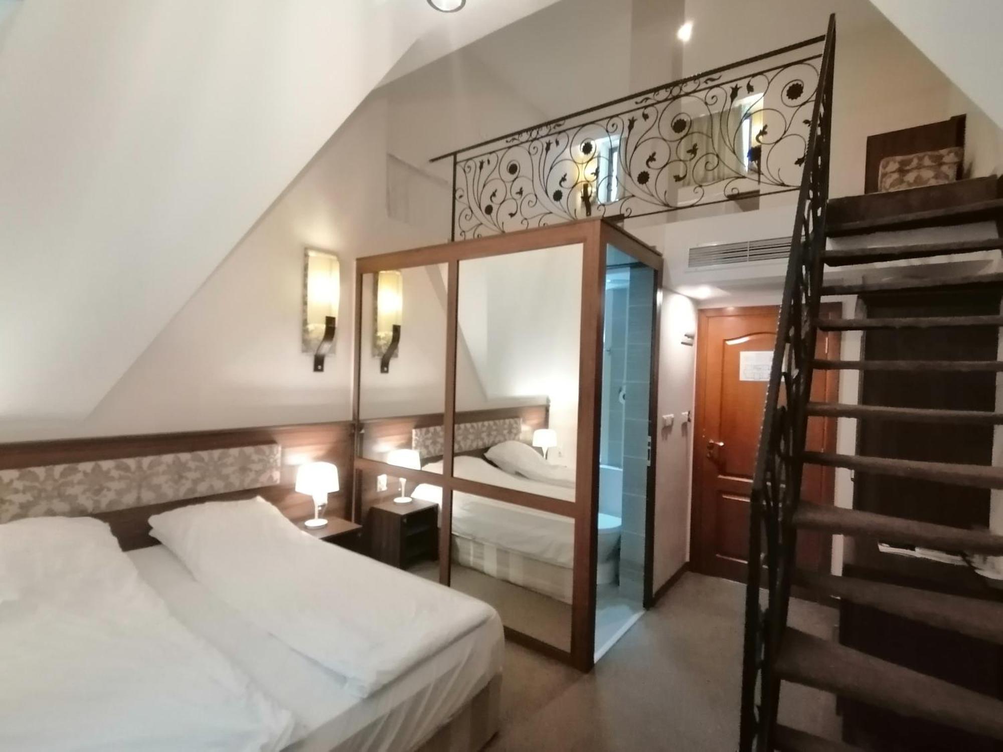 Hotel Aristokrat Обзор Екстер'єр фото