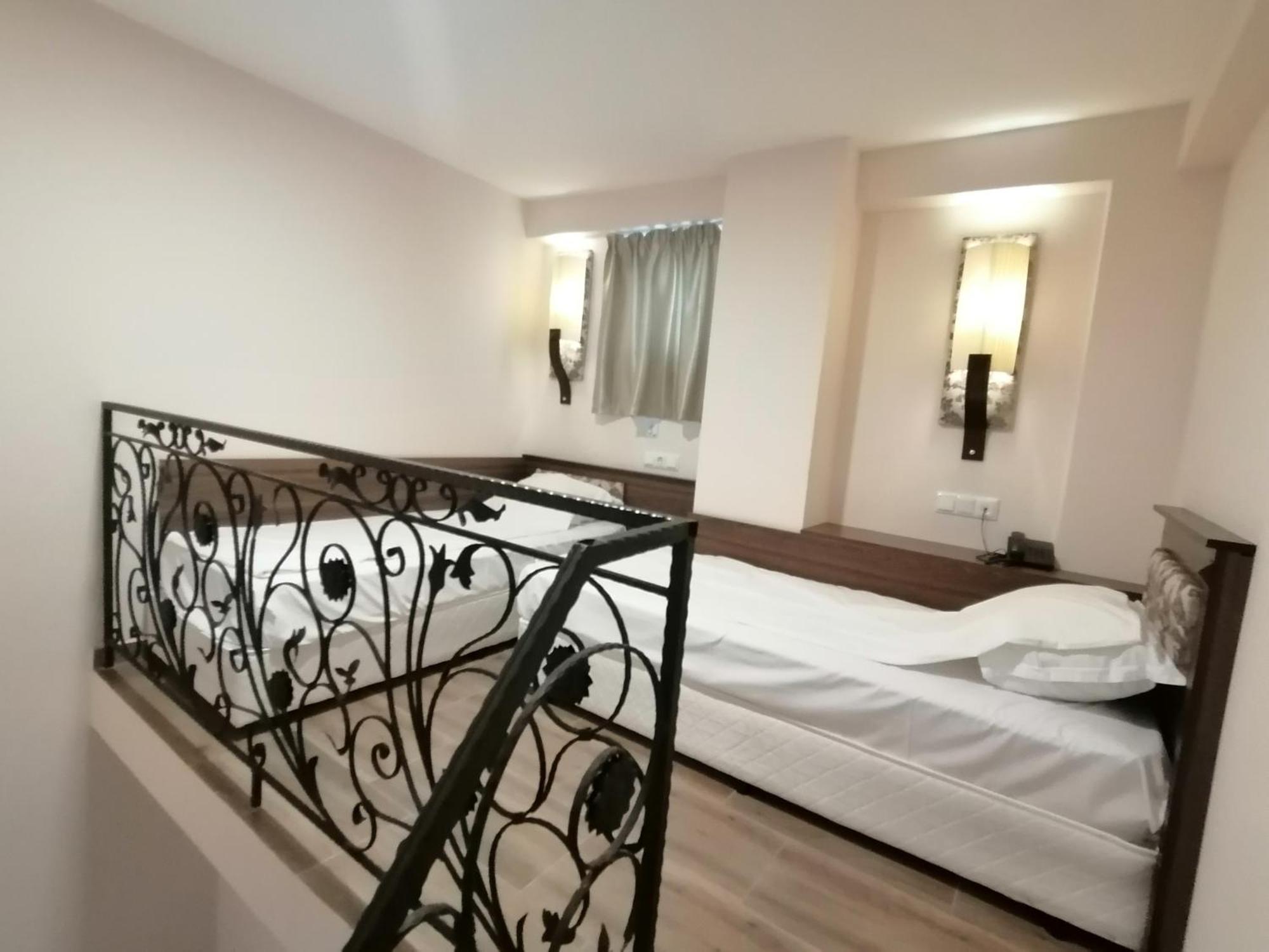 Hotel Aristokrat Обзор Екстер'єр фото