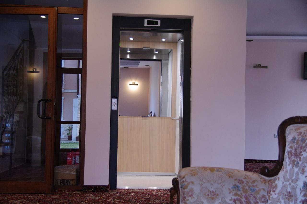 Hotel Aristokrat Обзор Екстер'єр фото